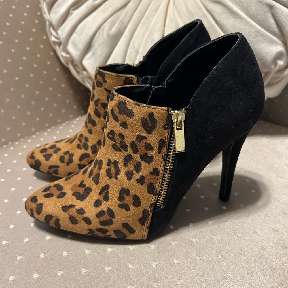 D’s Leopard Print Zip Stiletto Ankle Booties